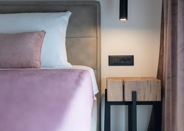 Petrea * Novigrad (Dalmatia)