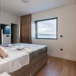 Petrea * Novigrad (Dalmatia)