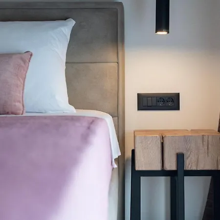 Petrea * Novigrad (Dalmatia)