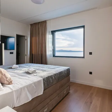 Petrea * Novigrad (Dalmatia)